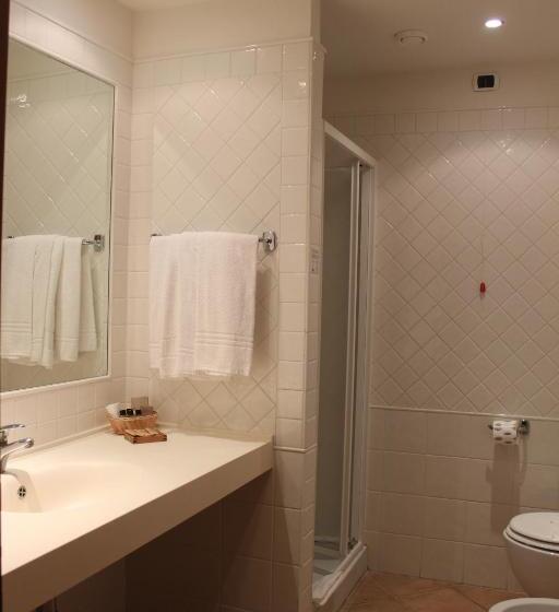 غرفة قياسية رباعية مزودة بشُرفة, Corte Dei Tusci Village Palace