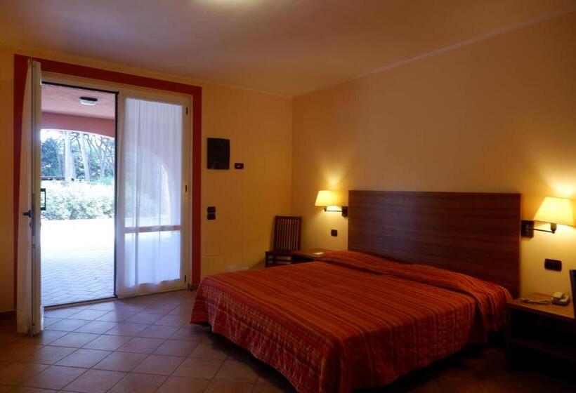 غرفة قياسية رباعية مزودة بشُرفة, Corte Dei Tusci Village Palace