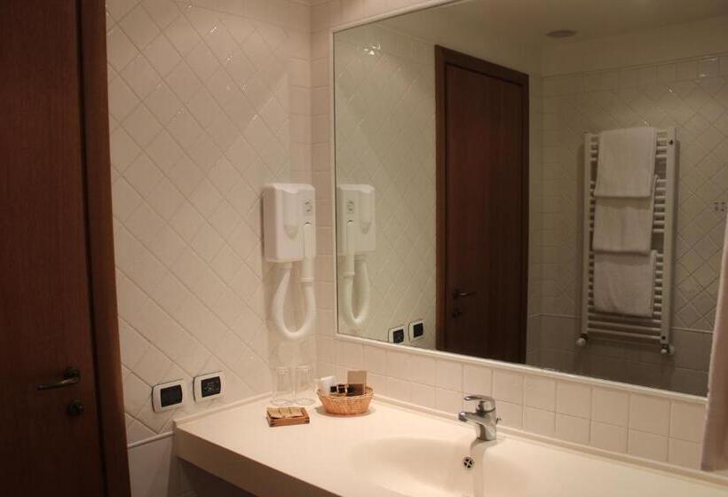 غرفة قياسية رباعية مطلة على الحديقة, Corte Dei Tusci Village Palace