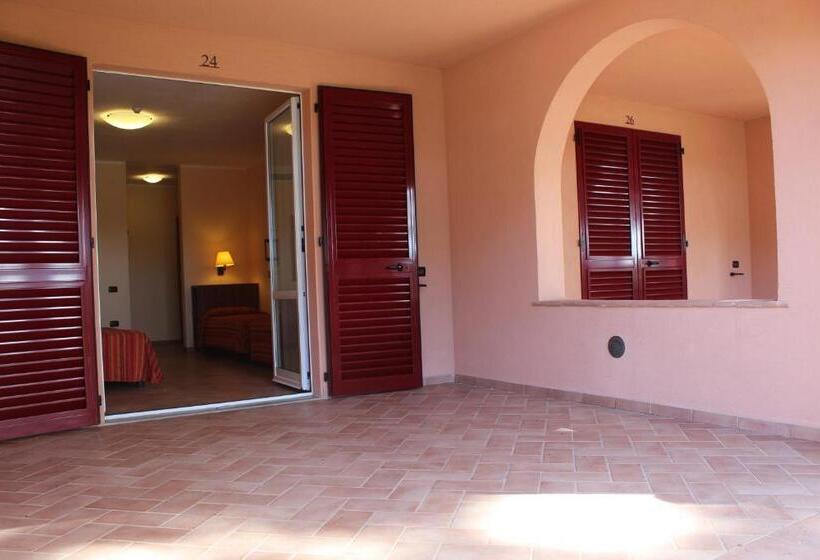 غرفة قياسية رباعية مطلة على الحديقة, Corte Dei Tusci Village Palace