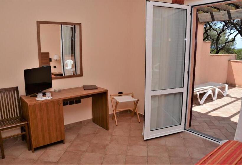 غرفة قياسية رباعية مطلة على البحر, Corte Dei Tusci Village Palace