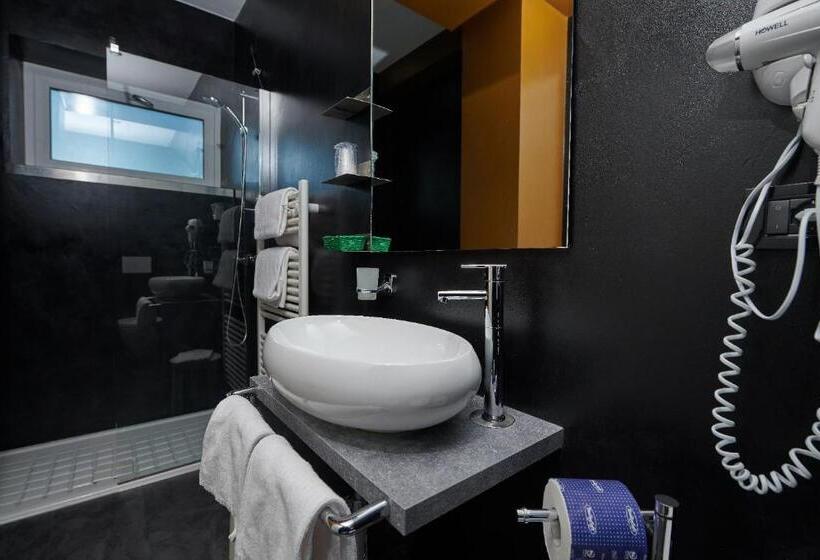 带露台的小型套房, Eden