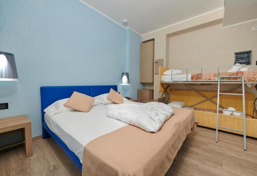 带露台的小型套房, Eden