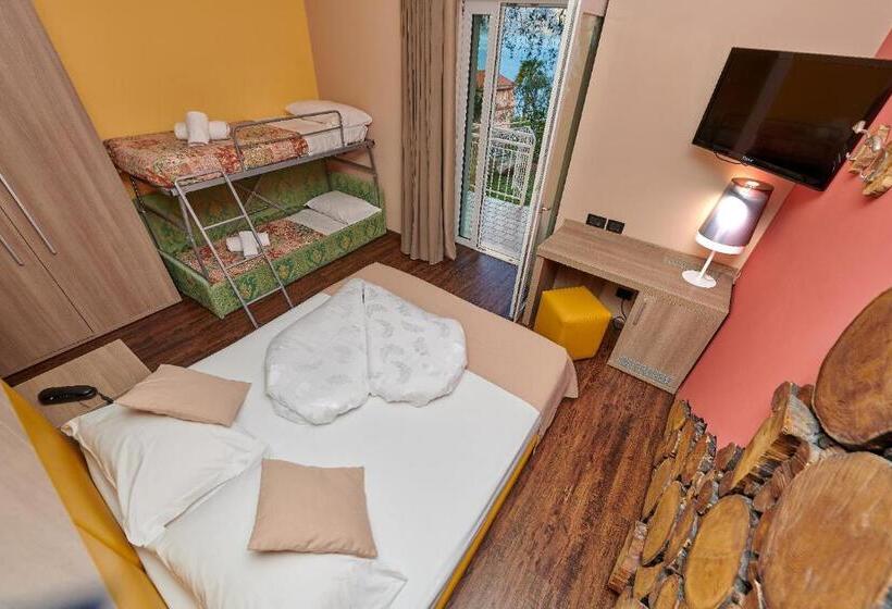 带露台的小型套房, Eden