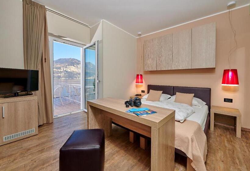 带河湖景观的轻年套房, Eden