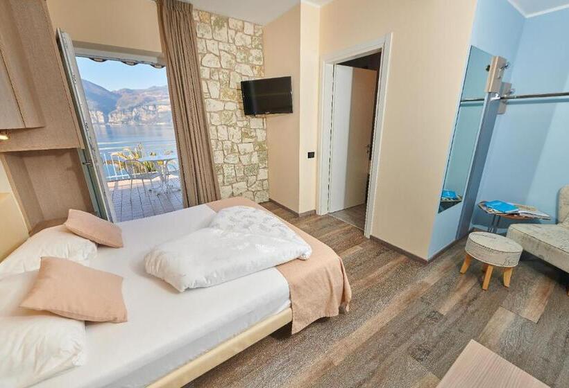 带河湖景观的轻年套房, Eden