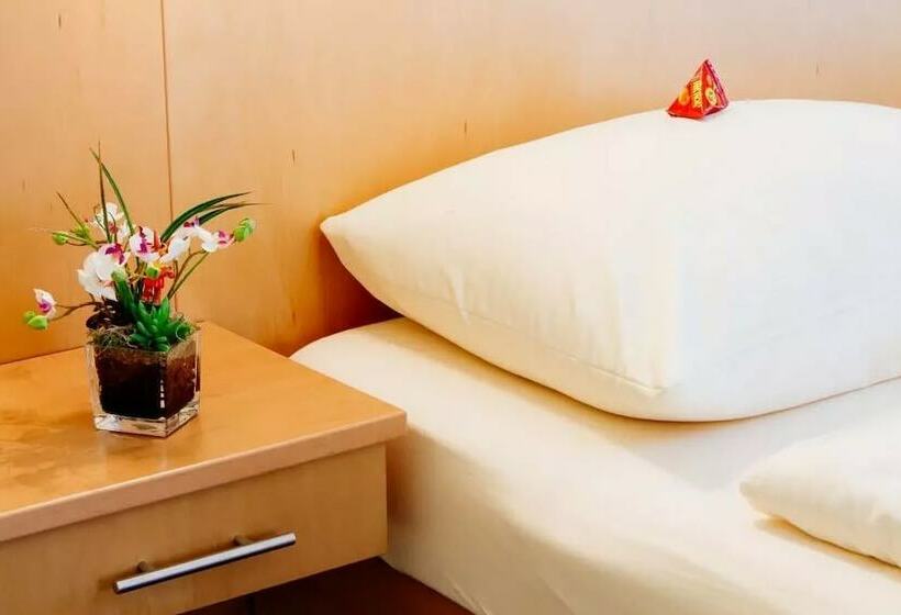 Standardeinzelzimmer, Graf Lehndorff Zur Messe