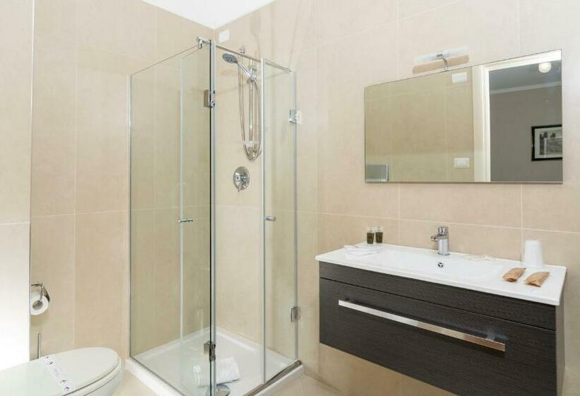 スタンダードルーム, Green Park