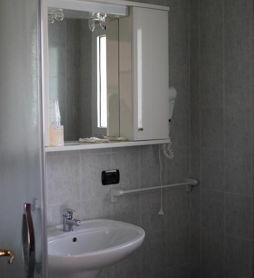 标准单人间, La Fenice