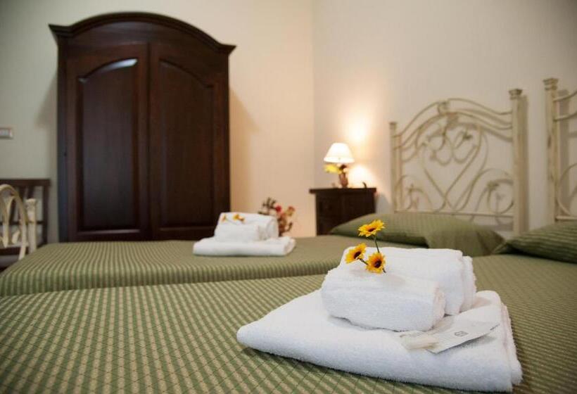 غرفة قياسية ثلاثية مزودة بشرفة, Le Giare B&b