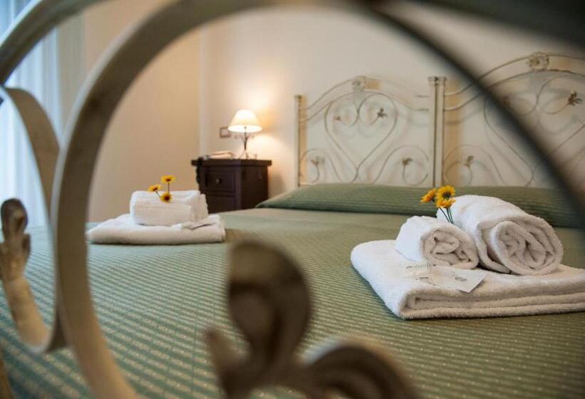 غرفة قياسية ثلاثية مزودة بشرفة, Le Giare B&b