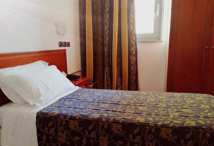 标准单人间, Medea