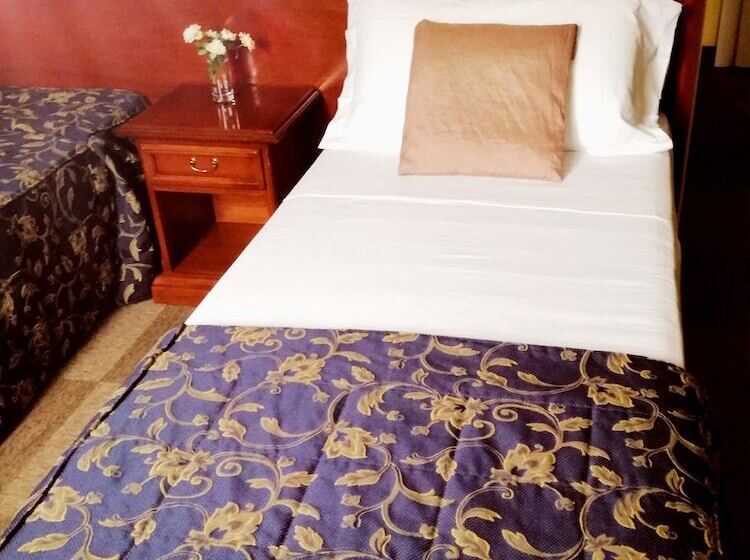 标准单人间, Medea