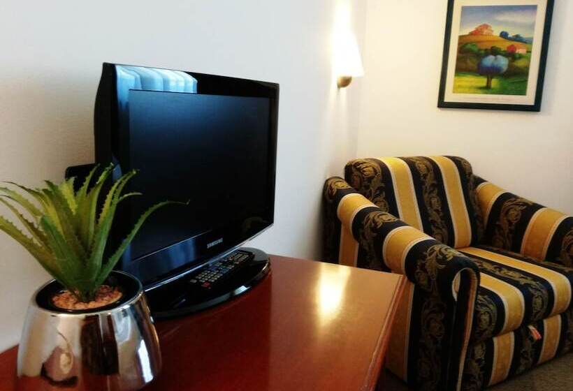 标准单人间, Medea