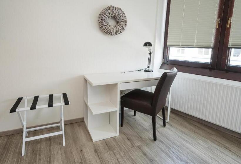 标准单人间, Neumaier