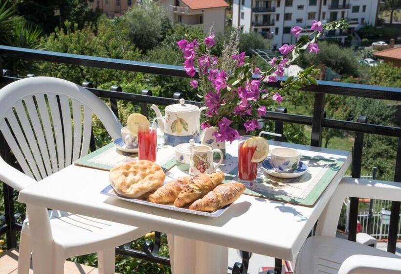 バルコニー付２ベッドルームアパートメント, Residence Oleandro