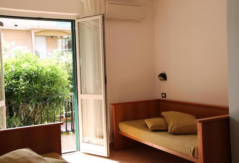 バルコニー付２ベッドルームアパートメント, Residence Oleandro