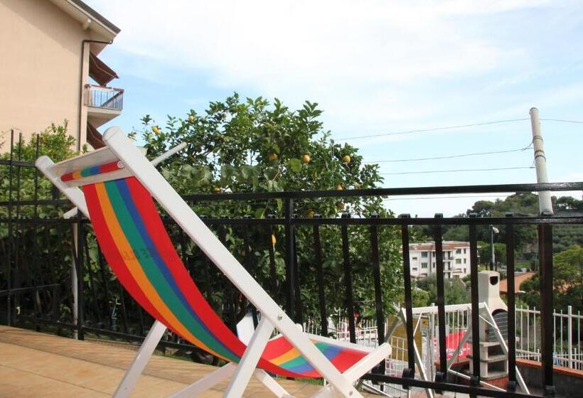 バルコニー付２ベッドルームアパートメント, Residence Oleandro