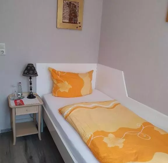 Economy Single Room, Sophien Café