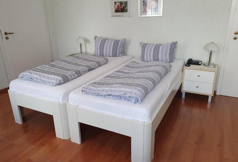 スタンダードルーム, Sophien Café