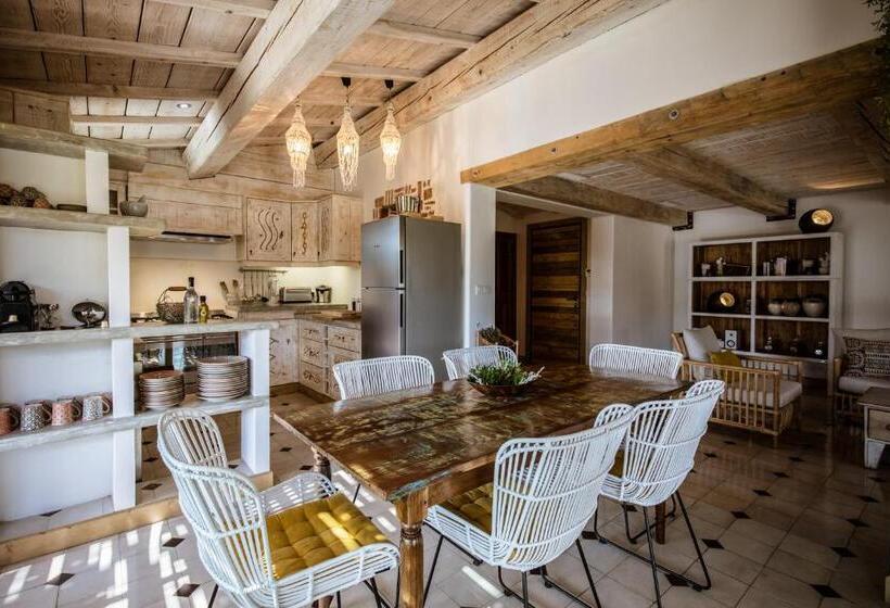 וילה עם חדר שינה אחד ובריכת שחיה, U Capu Biancu