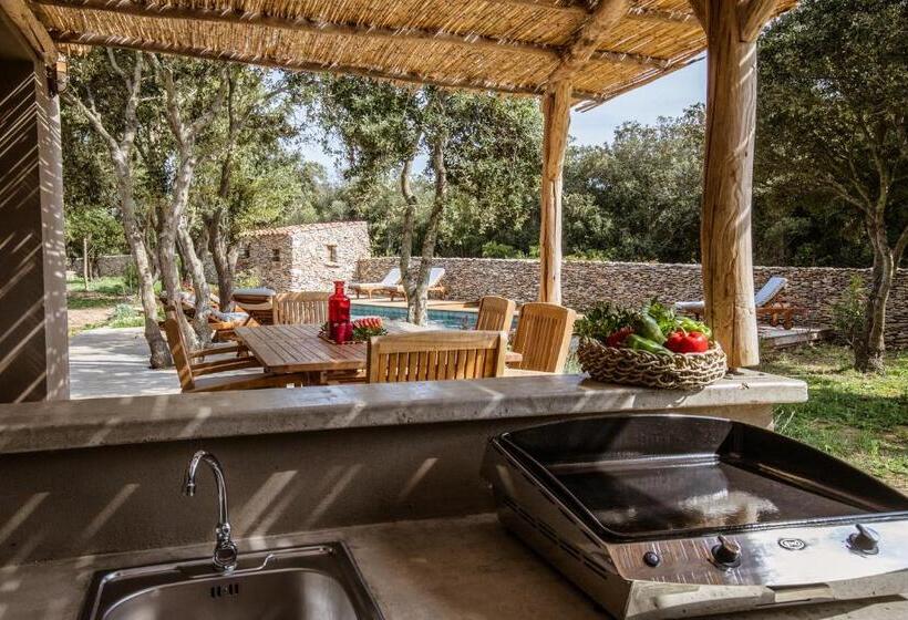 וילה עם חדר שינה אחד ובריכת שחיה, U Capu Biancu