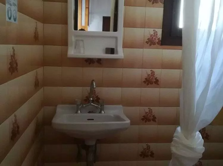 استودیو استاندارد با چشم‌انداز باغ, Scorpios Hotel & Suites