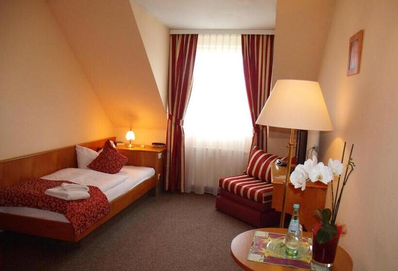 标准单人间, Auerhahn