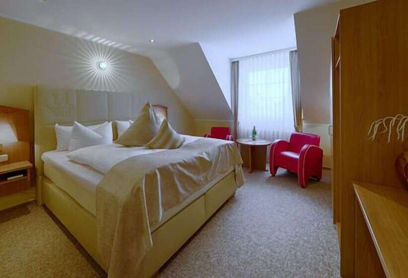 标准三人间, Auerhahn