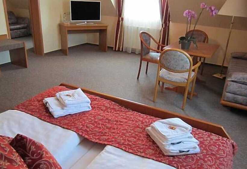 标准三人间, Auerhahn