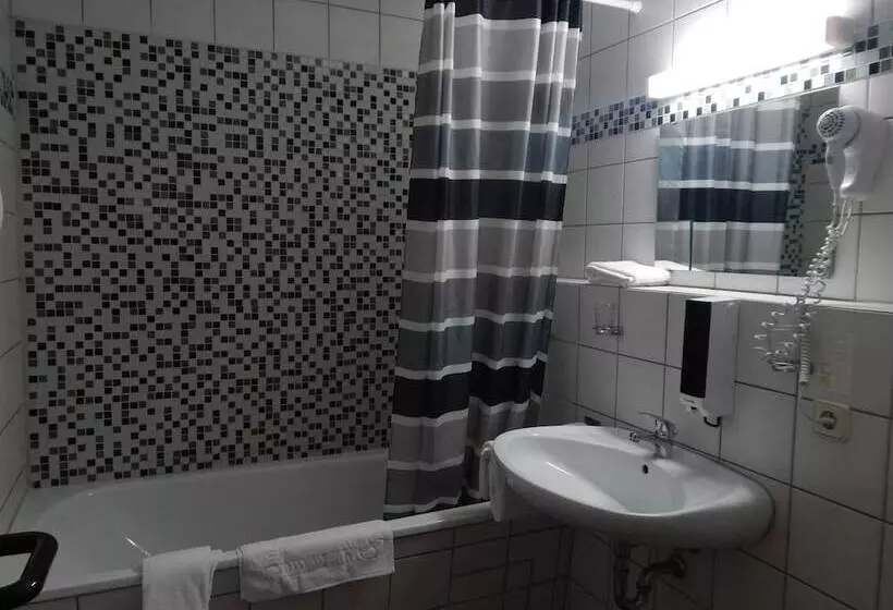 スタンダード４人部屋, Bavaria Safari