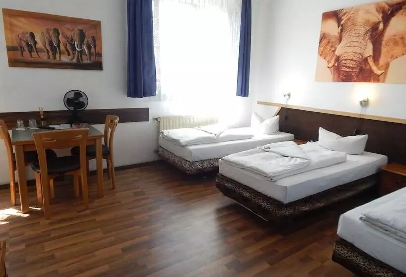 スタンダード４人部屋, Bavaria Safari