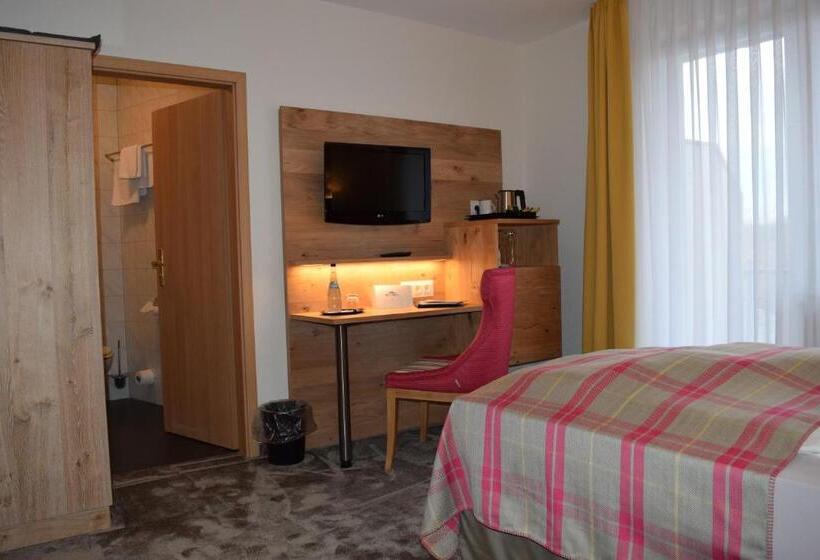 高级单人间, Eden