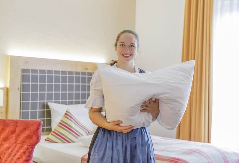 高级单人间, Eden