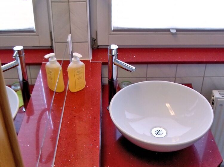 高级单人间, Eden