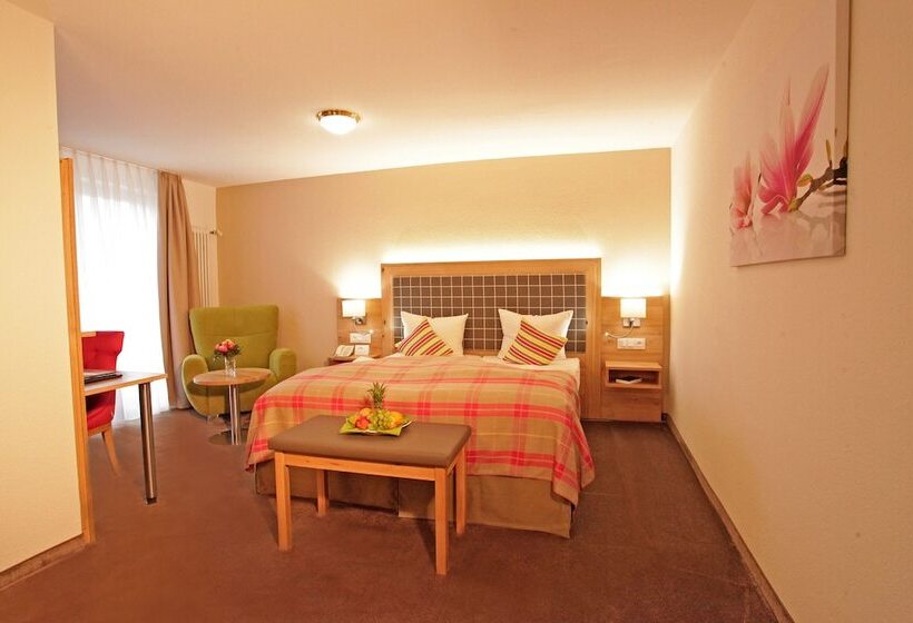 带阳台的高级房间, Eden