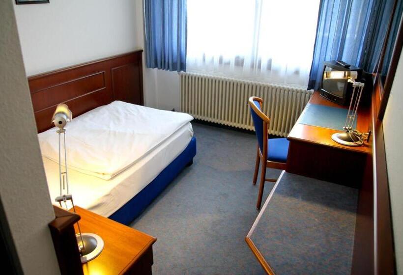 标准单人间, Garni Italia