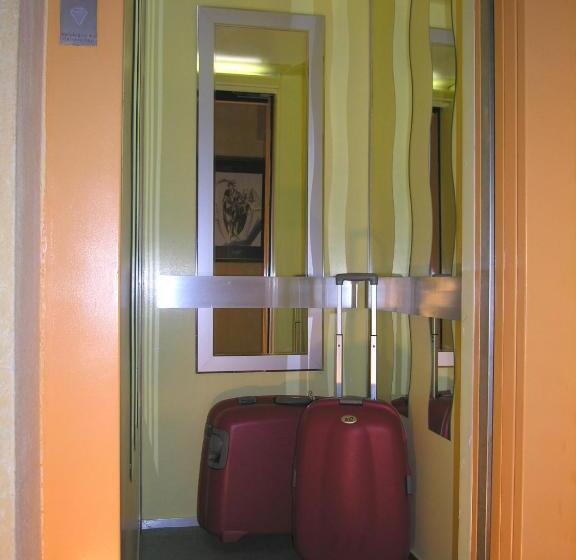 غرفة قياسية ثلاثية, Heissinger