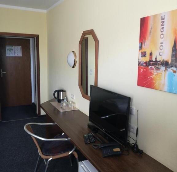 스탠다드 트리플 룸, Köln Bonn