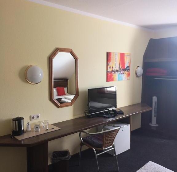 스탠다드 트리플 룸, Köln Bonn