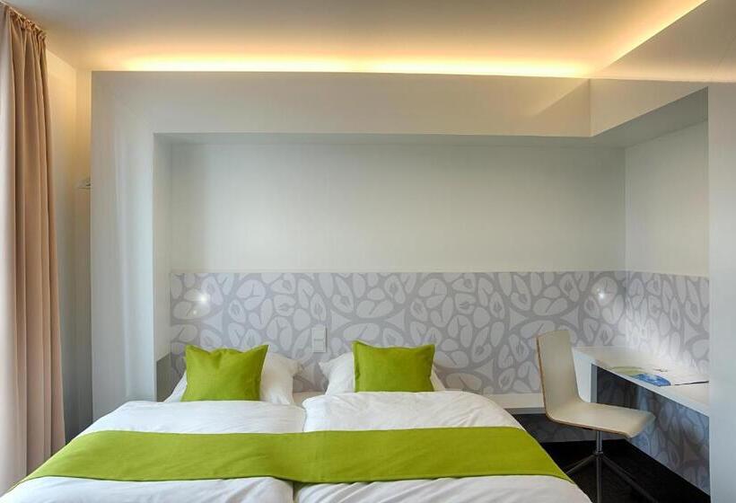 Comfort room with balcony, Mara