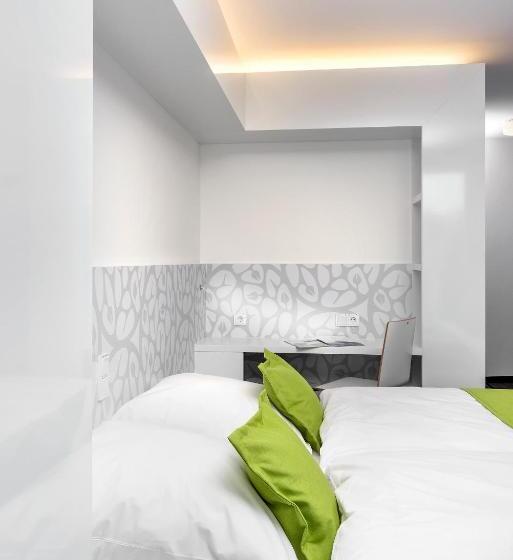 Comfort room with balcony, Mara