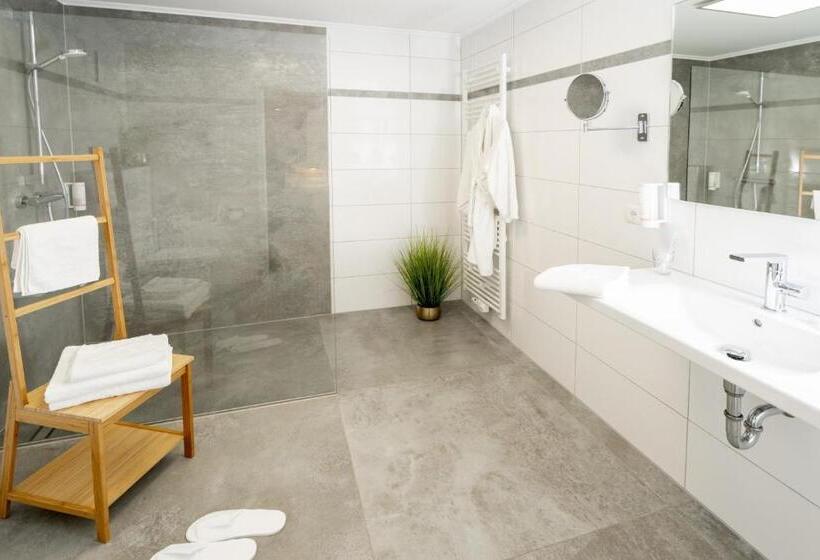 חדר סטנדרט יחיד, Tiek Superior