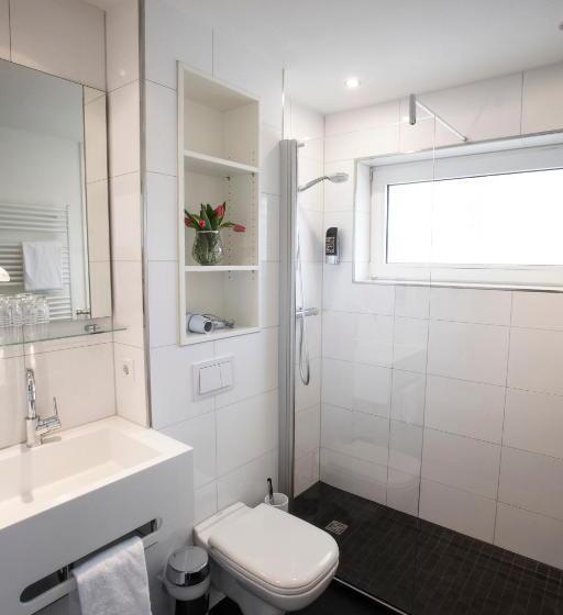 غرفة بريميوم, Zur Post