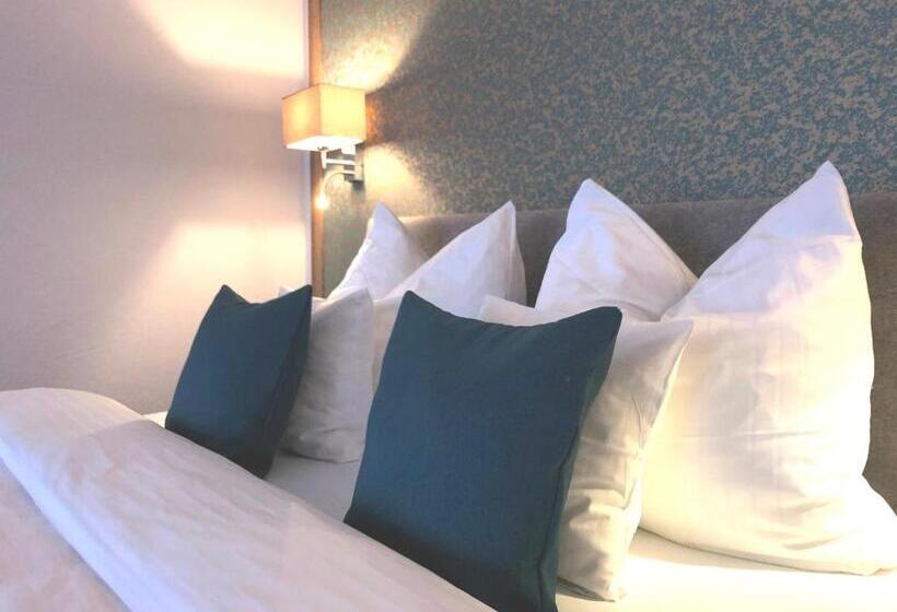 غرفة بريميوم, Zur Post