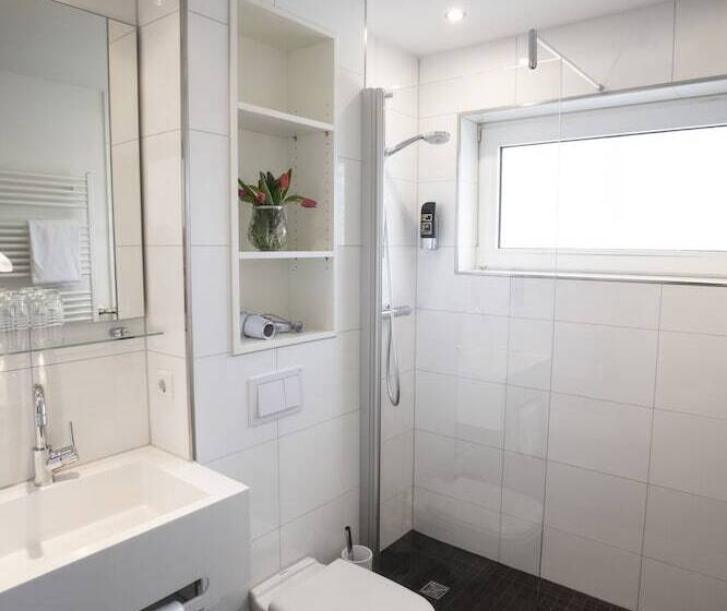 غرفة بريميوم, Zur Post