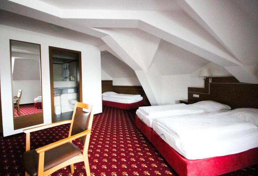 Standard Triple Room, Gasthof Obermeier