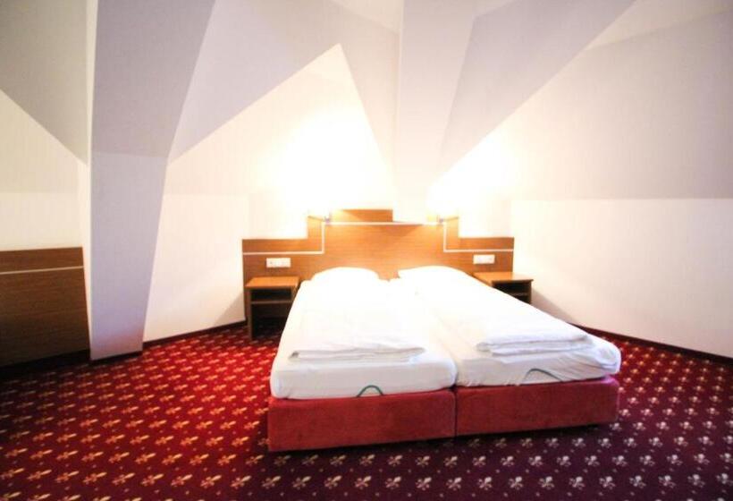 Standard Triple Room, Gasthof Obermeier