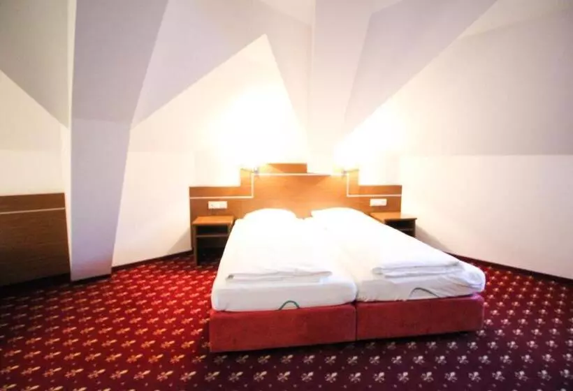 Standard Triple Room, Gasthof Obermeier