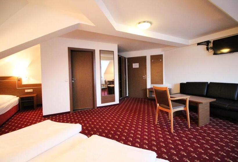 Standard Triple Room, Gasthof Obermeier